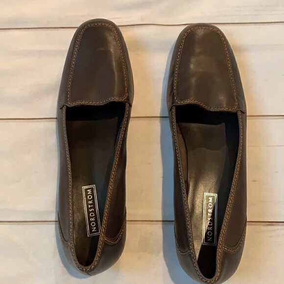 Nordstrom Woman’s Brown Flats  - Picture 5 of 11